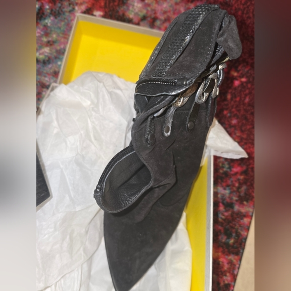 NIB! AUTHENTIC!! Elena Lachi Women's Black Suede Bootie Size 11B - Picture 5 of 12